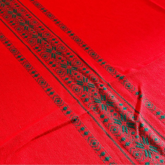 Vintage Embroidered Rectangular Tablecloth 81.5x60 Red Green Christmas Holidays - Picture 7 of 14